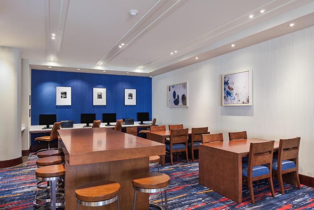 Holiday Inn Express & Suites San Francisco Fishermans Wharf by IHG
