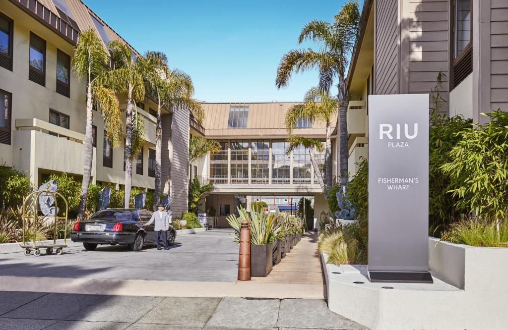 Hotel Riu Plaza