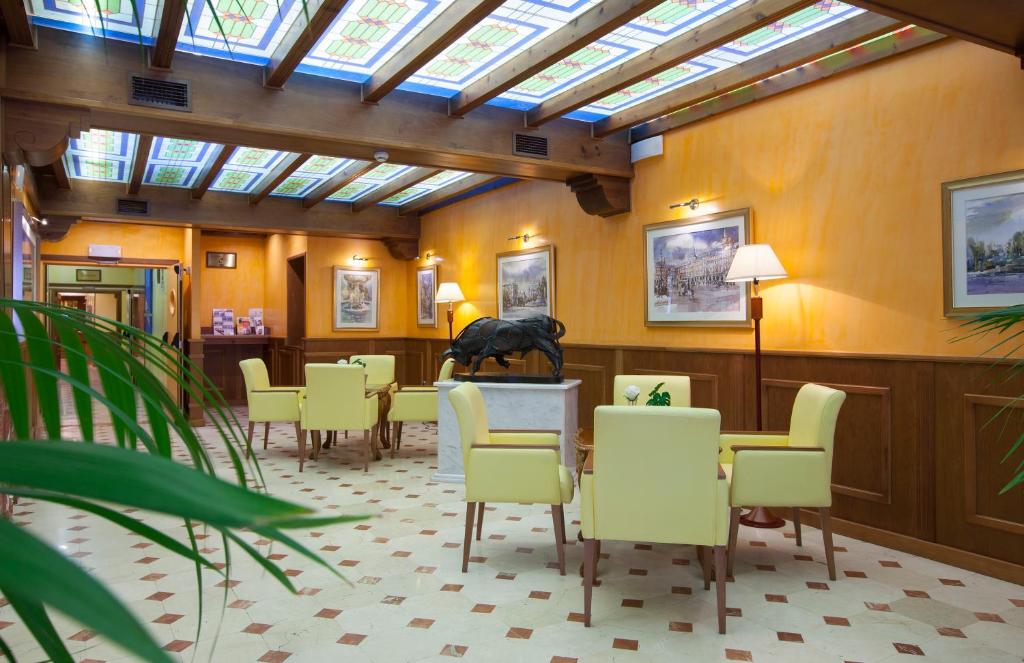 Hotel Agora Juan De Austria
