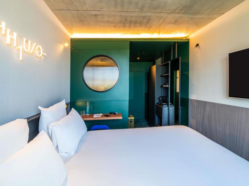 TRIBE Paris Clichy Hotel