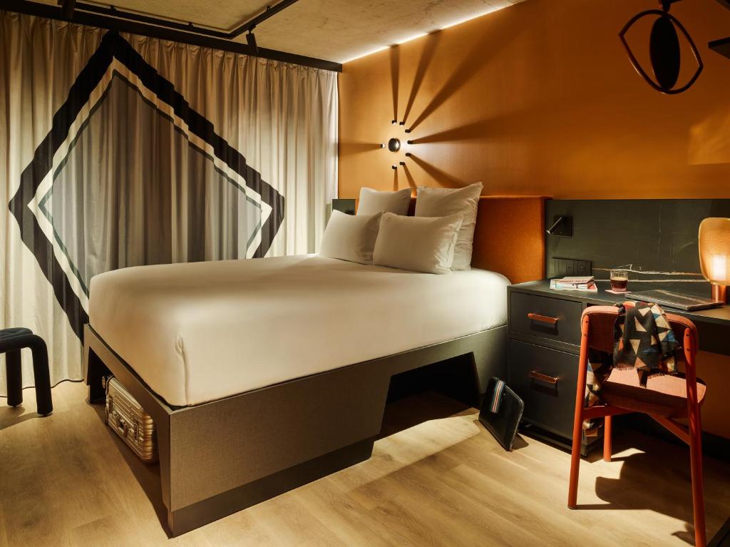 TRIBE Paris Saint Ouen