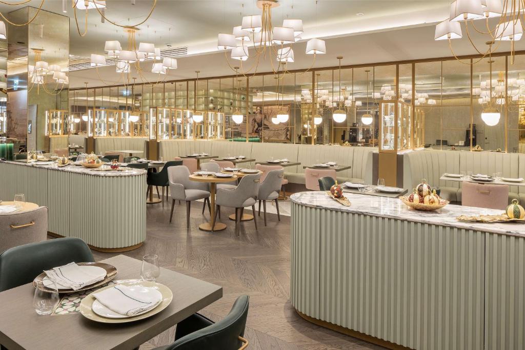 The Emerald House Lisbon, Curio Collection by Hilton