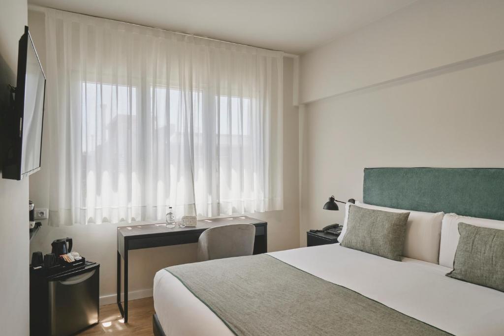 Tres Torres Atiram Hotel