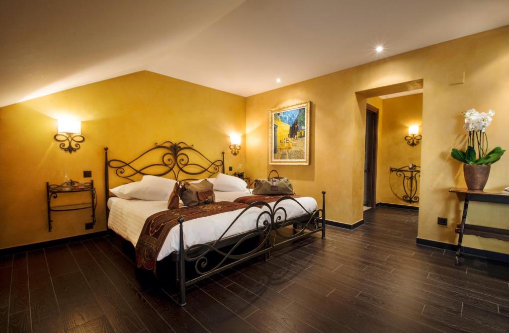 International au Lac Historic Lakeside Hotel