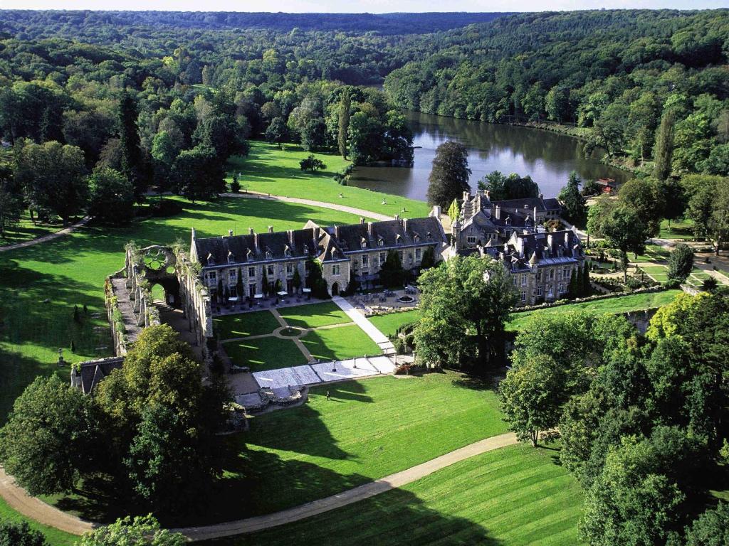 Abbaye des Vaux-de-Cernay, a Paris Society Collection Hotel
