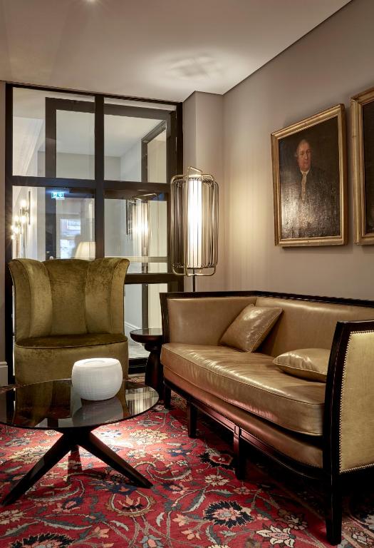Sir Nikolai Hotel